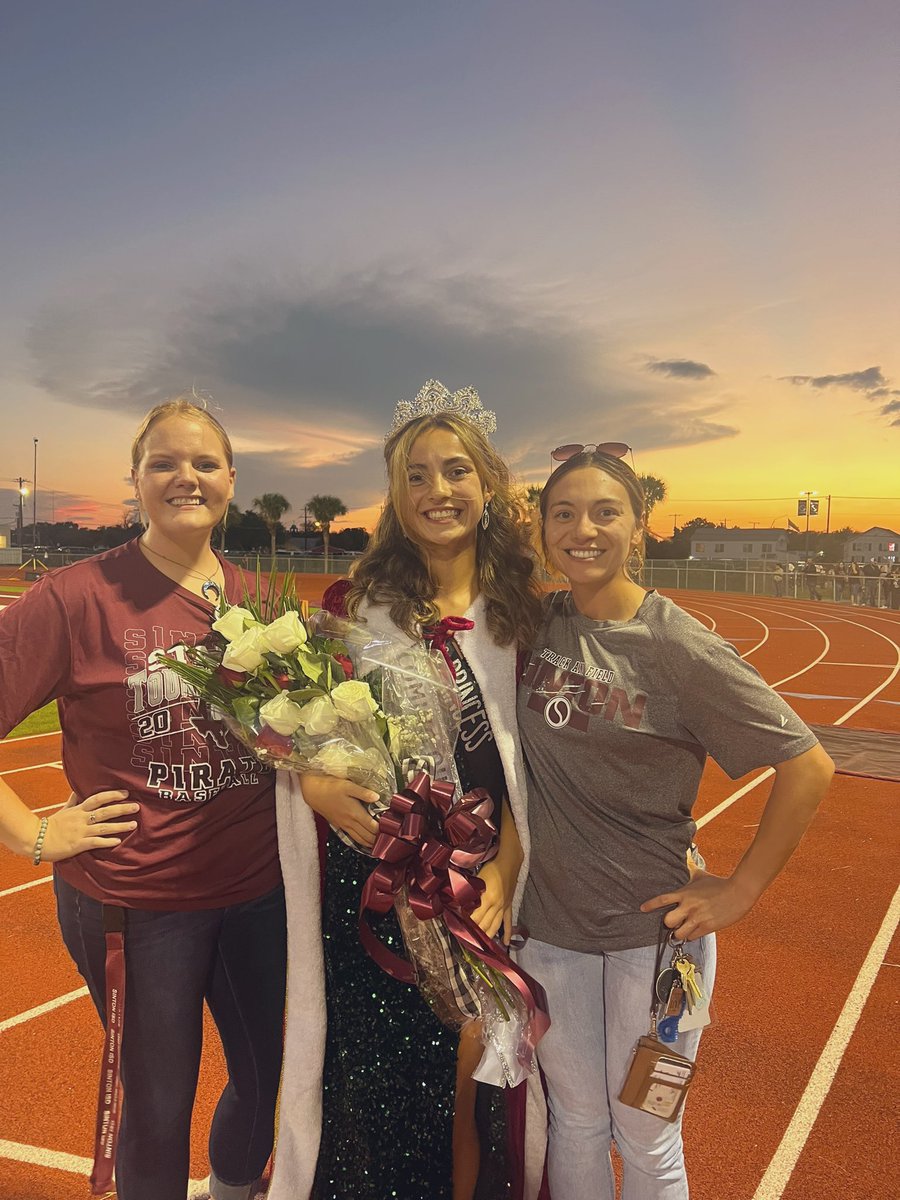 Congratulations to Izabella Ohler on becoming the 2023 - 2024 Homecoming Queen! We are so proud of you! 🏴‍☠️