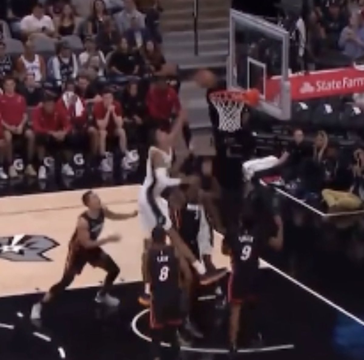 When Victor Wembanyama dunks, his foot hits the ground while he still has the ball in his hands 😳