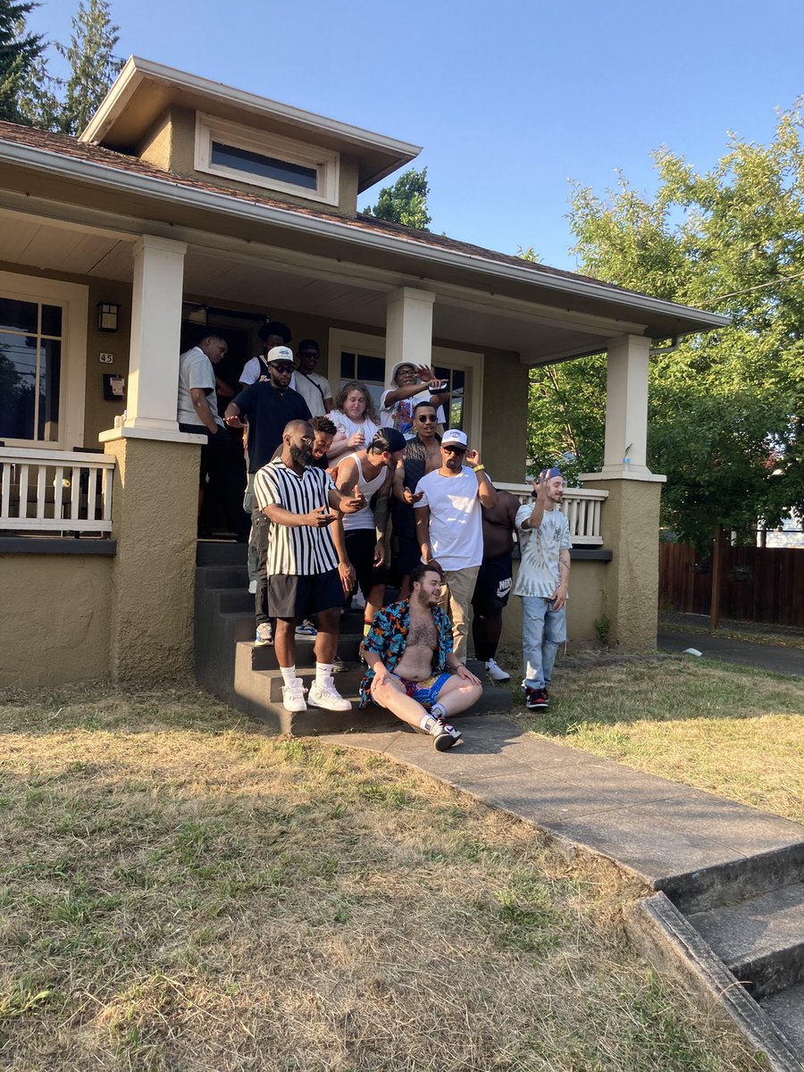 Fresh Selects tweet media