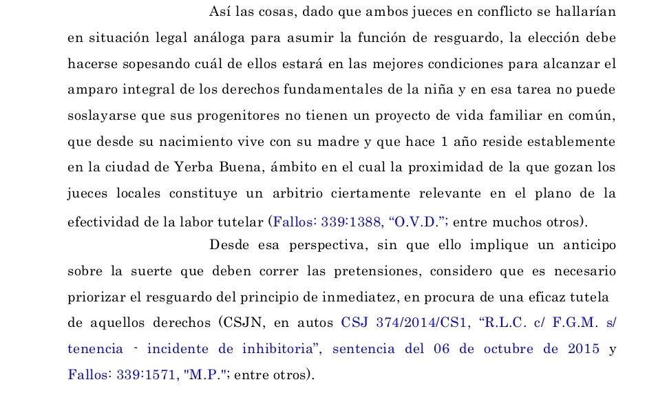La CSJN se pronuncia. Conflicto de competencia positiva entre dos jurisdicciones para entender sobre asuntos relativos a una niña. Inmediatez y tutela efectiva como criterios prevalentes ante la imposibilidad de determinar el centro de vida y la legitimidad de su constitución.