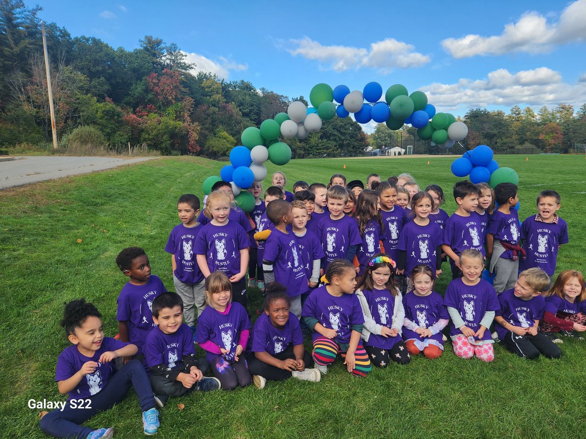 LavoiePhysED's tweet photo. Thank you to all of our parent volunteers for helping make our annual Husky Hustle a huge success.  We're proud of our students for all their school spirit! #HuskyPride #LifetimeActivity #elemphysed @mariojandrade @SarfdeK @newsearles1 @NASHUASCHOOLS @HelayneTalbott @tlkaufmann https://t.co/YgGygI1BF3