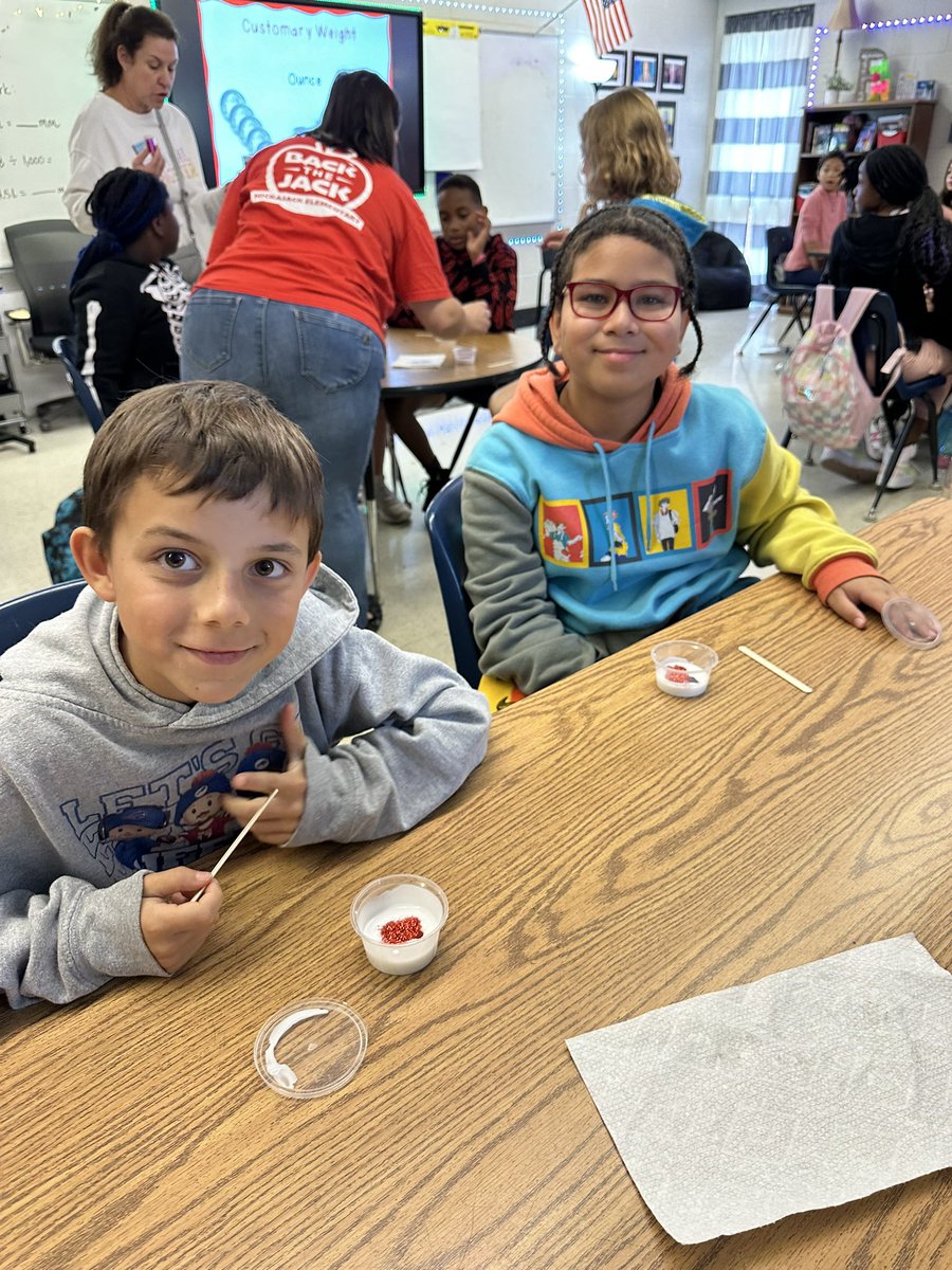J68Janis's tweet photo. 5th grade “Back the Jack” winners! Doughnuts and slime party 🎉 thank you @NESBraves PTA! https://t.co/PvF8JA1UCD