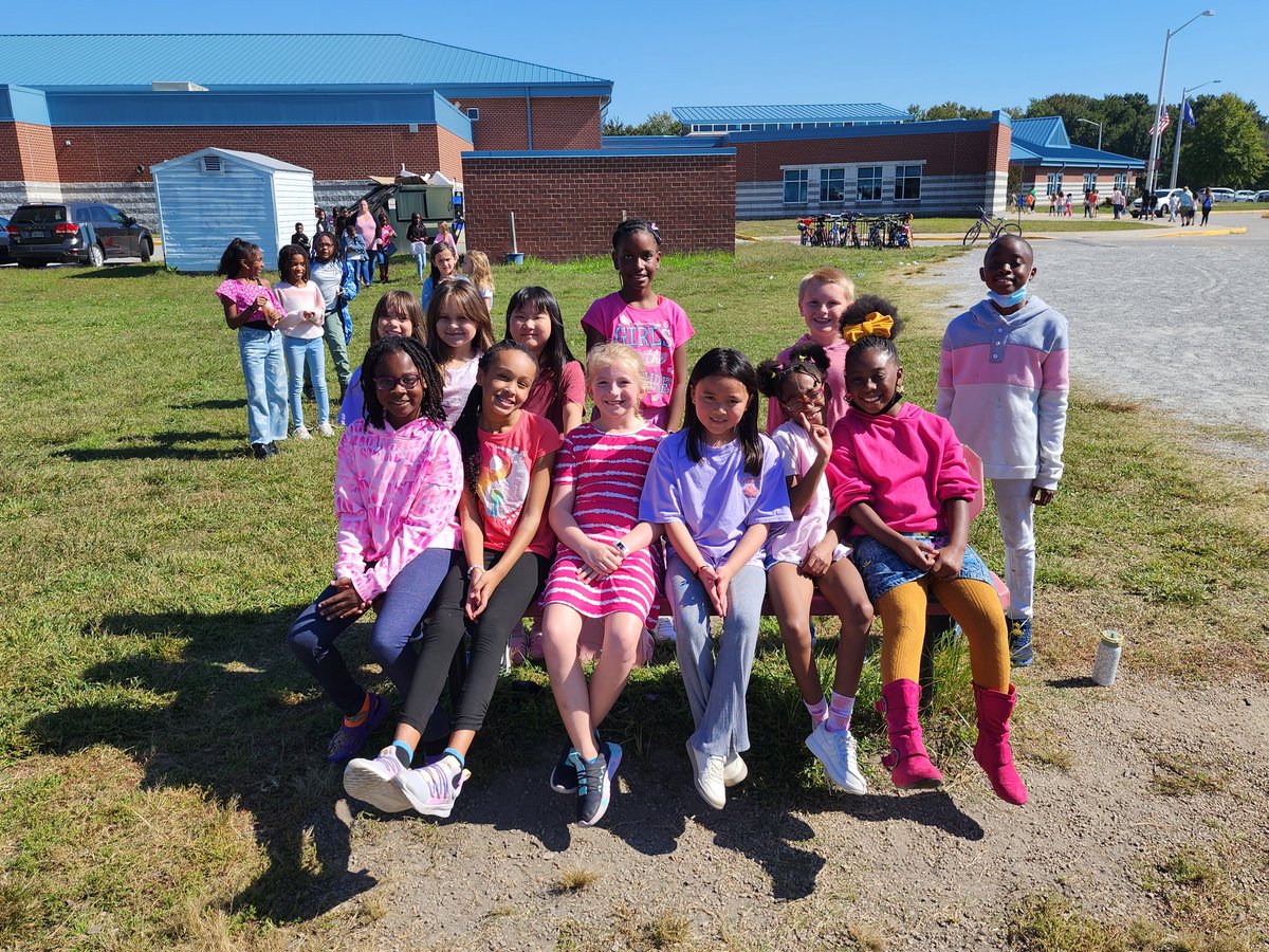 4th Grade <a href="/CESg8trs/">Creekside Elementary</a> Pinked Out in support of Breast Cancer Awareness
