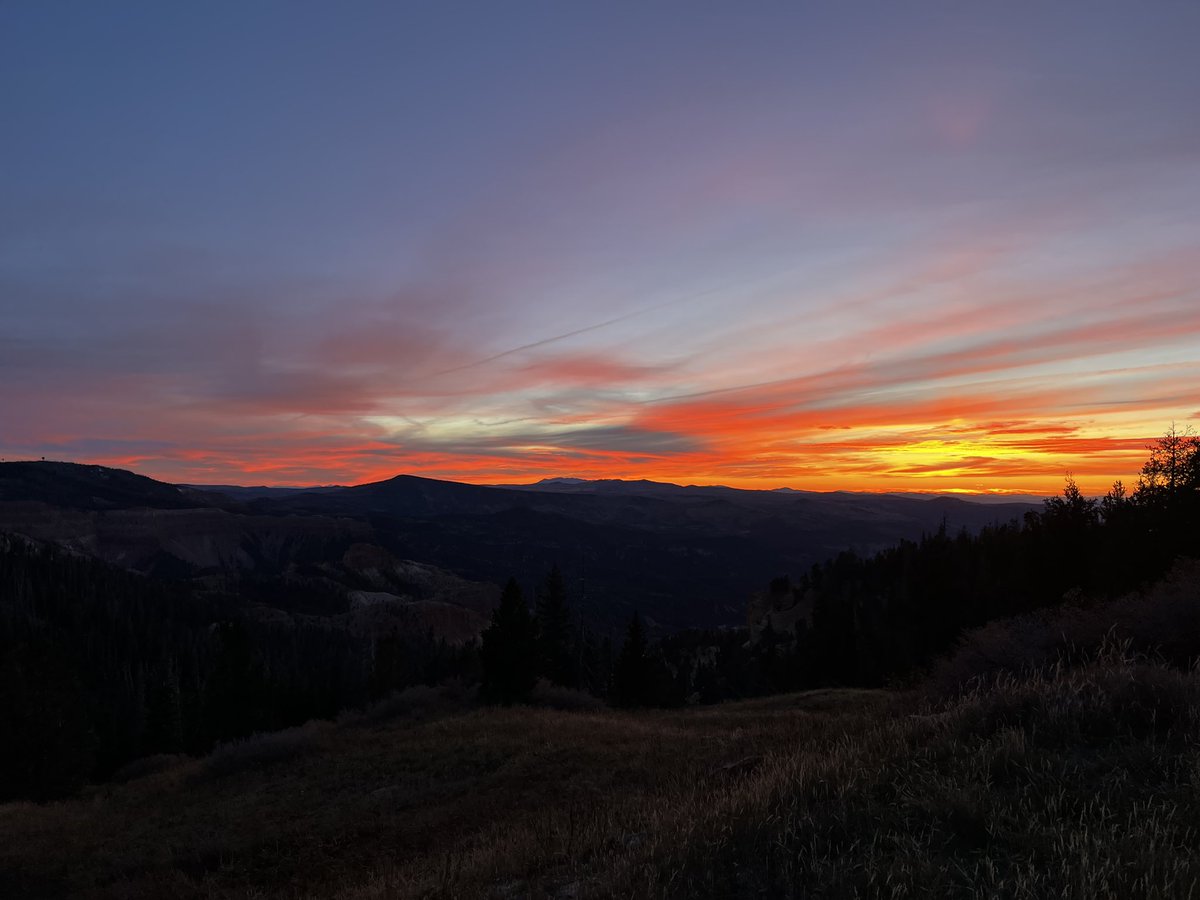 YoungWx07's tweet photo. Amazing sunset viewed from 10,500 feet currently happening at Cedar Breaks Monument in Utah!! (If you see the video you can actually see the KICX radar!) @NWSSaltLakeCity @spann @SSF_Wx #utwx https://t.co/r1qK00WXuV