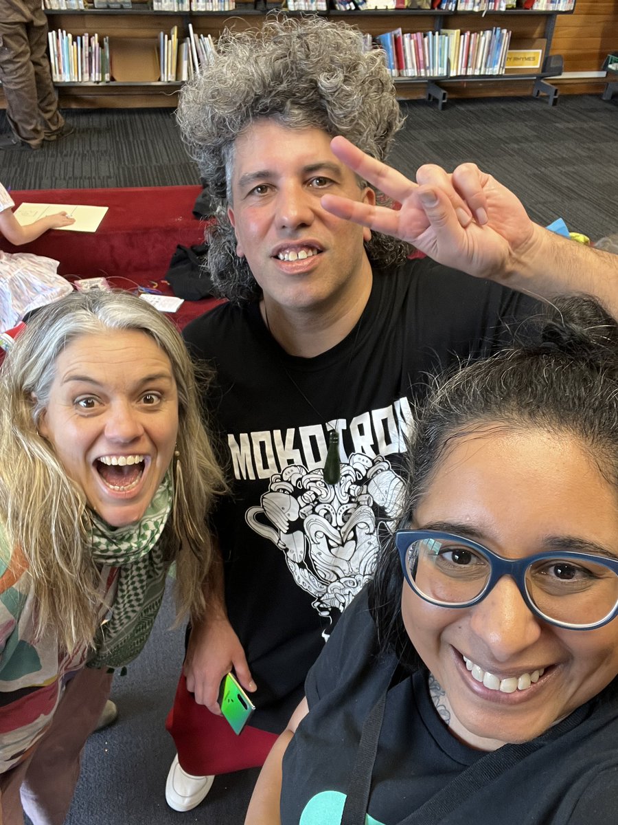 A fantastic afternoon of storytime fun with @Unlazy_Susan, #RuthPaul, #MichaelaKeeble & @Tokerau_B for the Dunedin Writers and Readers Festival at @dnlibraries. Thank you to all of you who came along and joined in 🤩