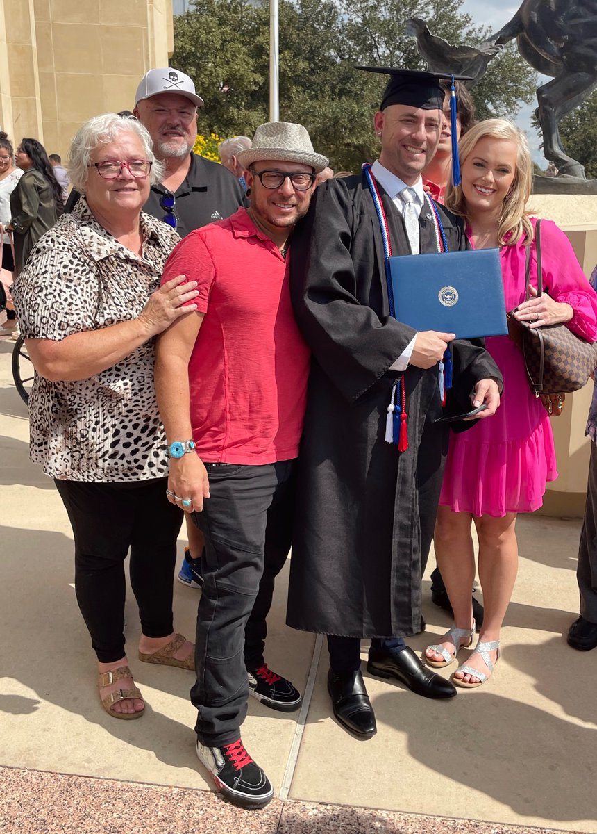 sz_ripa's tweet photo. I am very proud of my brother for graduating as an RN!💉🏥🩺

#rngraduation #nurse https://t.co/zDwp0bUfk6