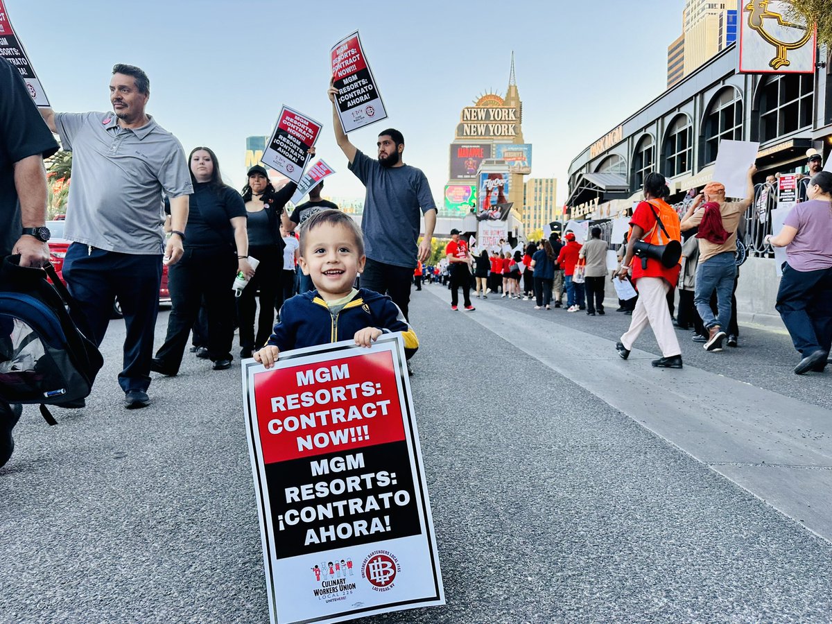 720Trobb's tweet photo. My Son and I marched in SOLIDARITY with @Culinary226 @AFLCIO @NVAFLCIO !!! Because of unions fighting for workers health benefits I’m able to provide proper healthcare for my growing family. YOU should get those same BENEFITS!!!! #IATSE https://t.co/bYJvFjsmLo