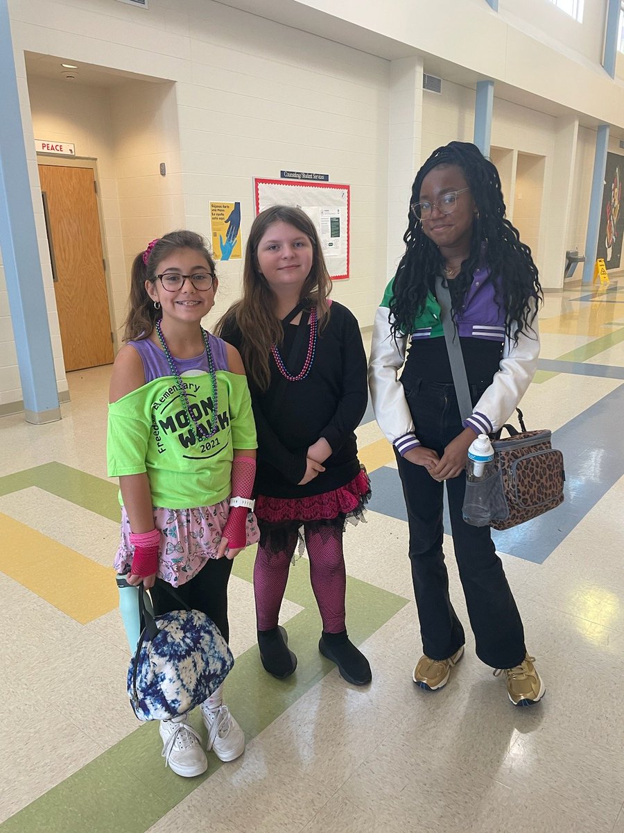 RolesvilleMS's tweet photo. Last day of Spirit Week, but we went out with a 80's/90's flair. RAMS definitely know how to show up and show out! https://t.co/KOBChNtelz