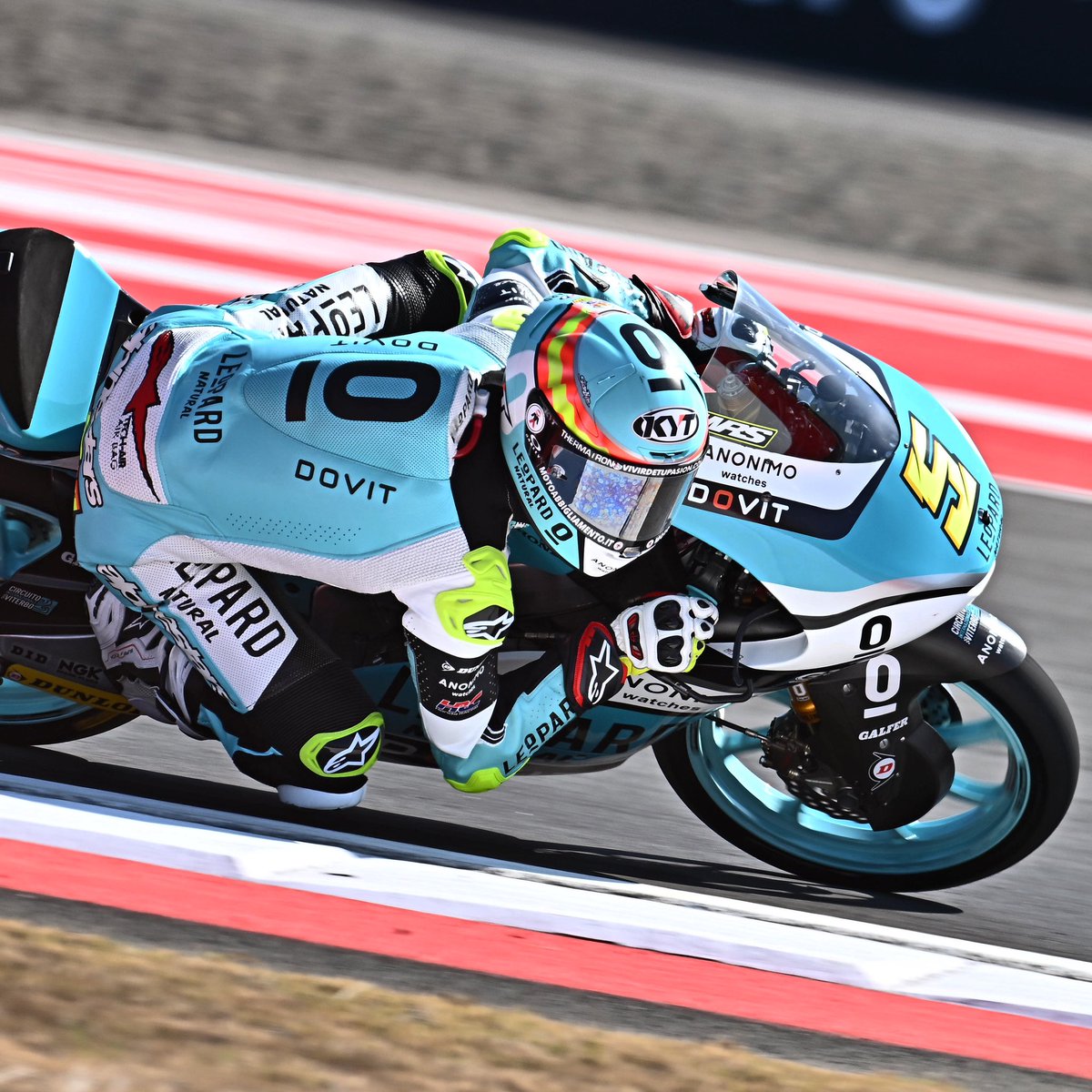 fanclubJMV5's tweet image. ¡Nuestro piloto @jaume_masia domina la #Practice3 con un Tiempazo de (1:38.781)⏱️ P1! 🔥 ¡Muy buen trabajo en esta tanda de entrenamientos! ¡A por la #Q2 campeón! @le0pardracing 💪🏼
-

#JaumeMasia5 #JaumeMasia #JM5 #JMV5 #Masia5 #Ma5ia #FanclubJMV5 #Motor #motorcycle #Racing