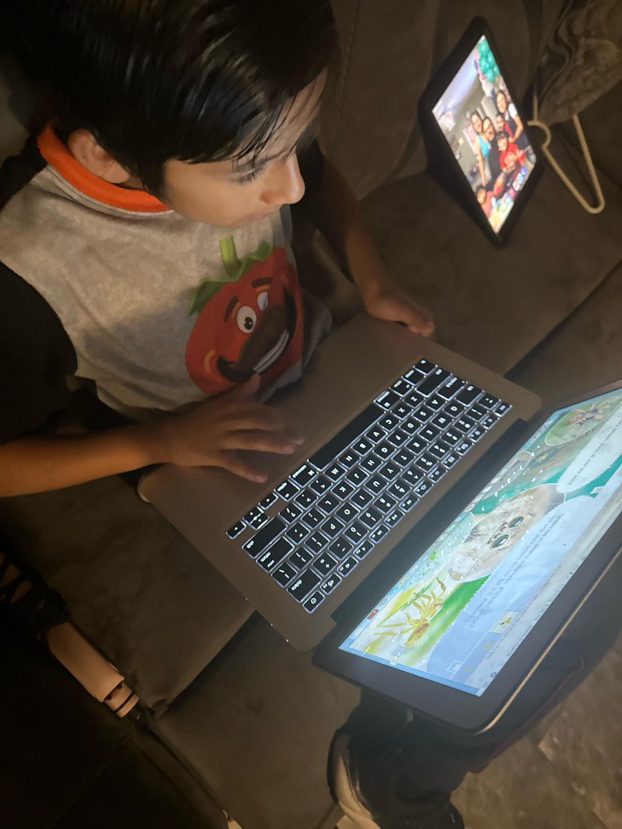 heymisspace's tweet image. Margarito from @RheLancaster was caught Reading 📖 for the LIT 🔥 challenge . #LISDLearningChallenge @LancasterISD #GoalcRusHEr