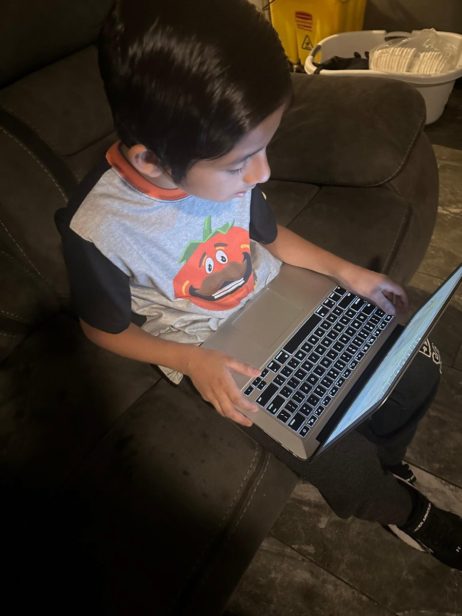 heymisspace's tweet image. Margarito from @RheLancaster was caught Reading 📖 for the LIT 🔥 challenge . #LISDLearningChallenge @LancasterISD #GoalcRusHEr