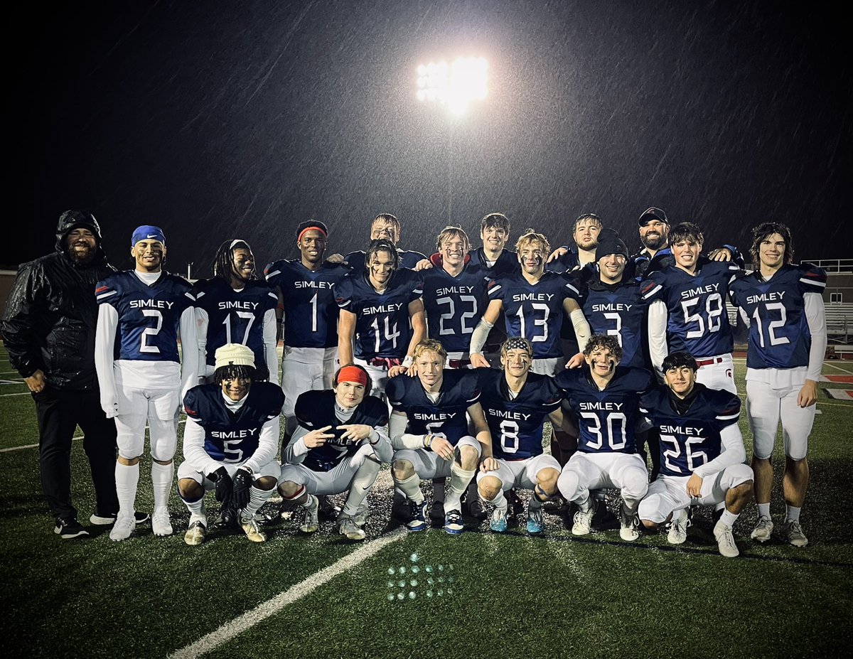 Sarah__McKnight's tweet photo. 🟥Simley Football🟦
🎓Class of 2024🎓

Proud to know them all.

#seniornight #spartanpride https://t.co/oYADmpAzhs