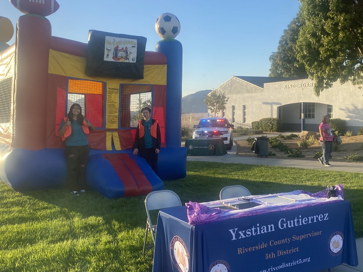 The fun is getting ready to start! Come on down to Valley View for our Community Movie Night starting soon!