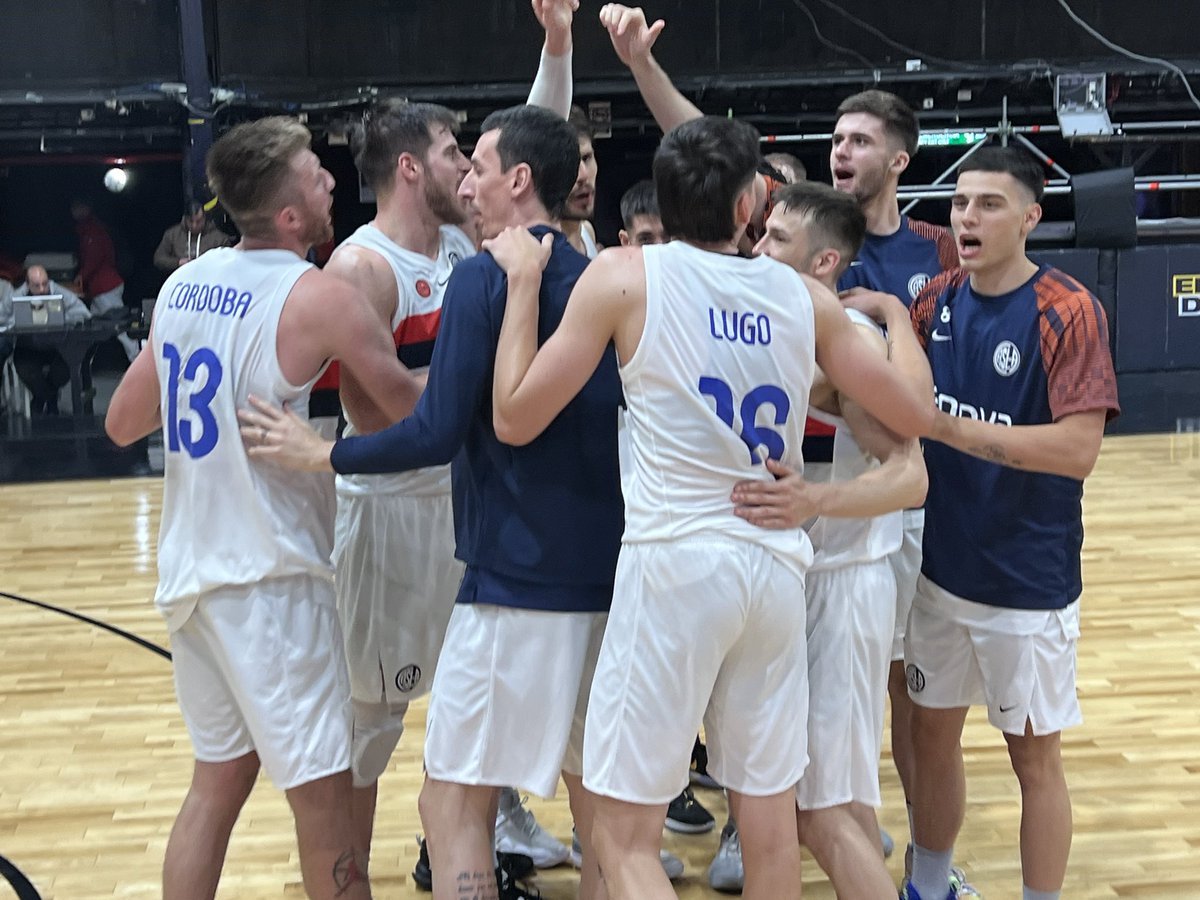 cafe_ciclon's tweet photo. 🏀🔵🔴 TRIUNFO DEL BÁSQUET: como visitante, @CASLABasquet logró una gran victoria ante Obras por 83-74 y sumó su primera alegría de la temporada. Brun con 23 puntos fue el máximo anotador. Próximo partido: jueves vs. Regatas, en Boedo. https://t.co/4dVI3An0rp