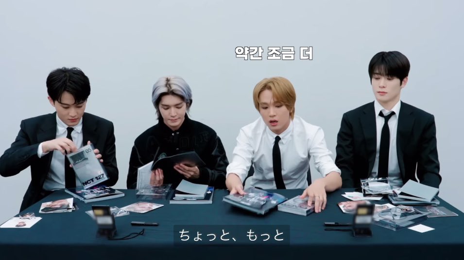 whitemochi214's tweet photo. チョンジェヒョンの雑さがよく分かるunboxing後見てｗｗｗｗｗ

#雑ジェ 
#ジェヒョン
#jaehyun  
#재현   
#231013jaehyun
#NCT127_FactCheck https://t.co/oFKjUuuHGS