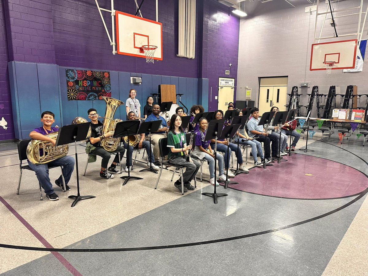 Hispanic Heritage celebration at <a href="/HumbleISD_HMS/">Humble Middle School</a> with our <a href="/theHMSBand/">HMS Band</a> and <a href="/humblemsorch/">Humble Middle School Orchestra</a> Great job!!!! 💜💜