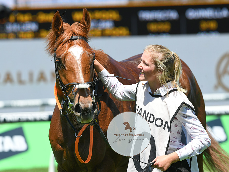 LisaGrimm9's tweet photo. Staying prowess was on display there !
LAND LEGEND (FR) (Galileo x Landikusic) is a track record holder at Randwick after his victory in the MOËT &amp; CHANDON ST LEGER STAKES (2600 METRES) ! https://t.co/jYuzzF00q4