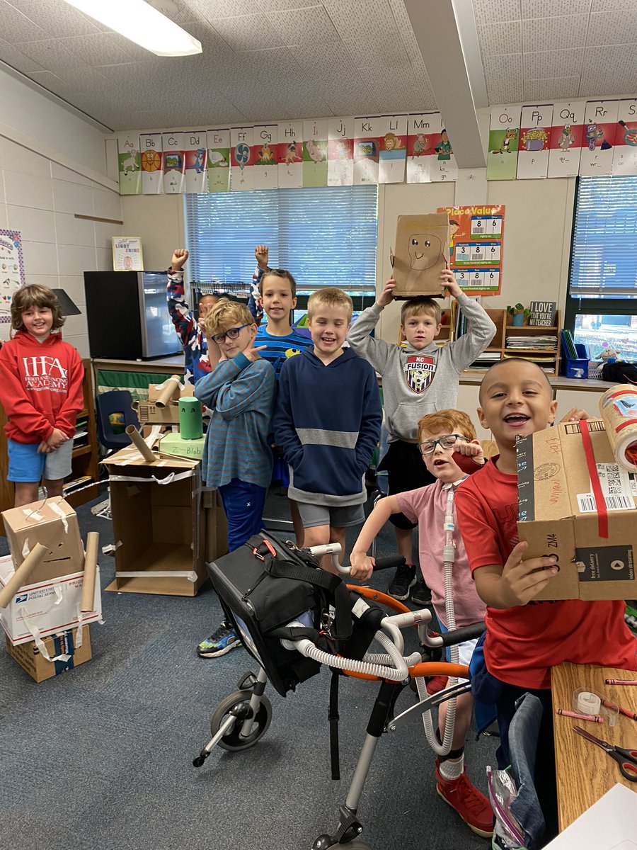 MAspleaf's tweet photo. East Antioch Club Day!! Maker Space is fun for everyone! @EastAntiochSMSD https://t.co/Ojpz2ZLqhw