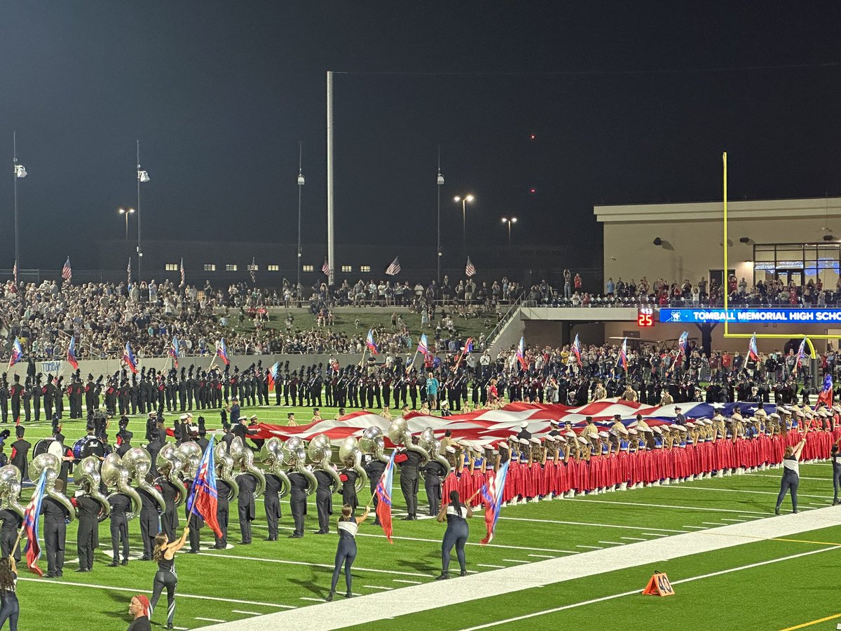 TISDGLJHS's tweet photo. 🏈 The Patriotic Show was amazing! It is a true heartfelt tribute to veterans and a showcase of Team Tomball's unwavering spirit! Honoring our heroes and celebrating unity on the field was truly inspiring! 🇺🇸 #TeamTomball #PatrioticGame https://t.co/7sf0ommFwW