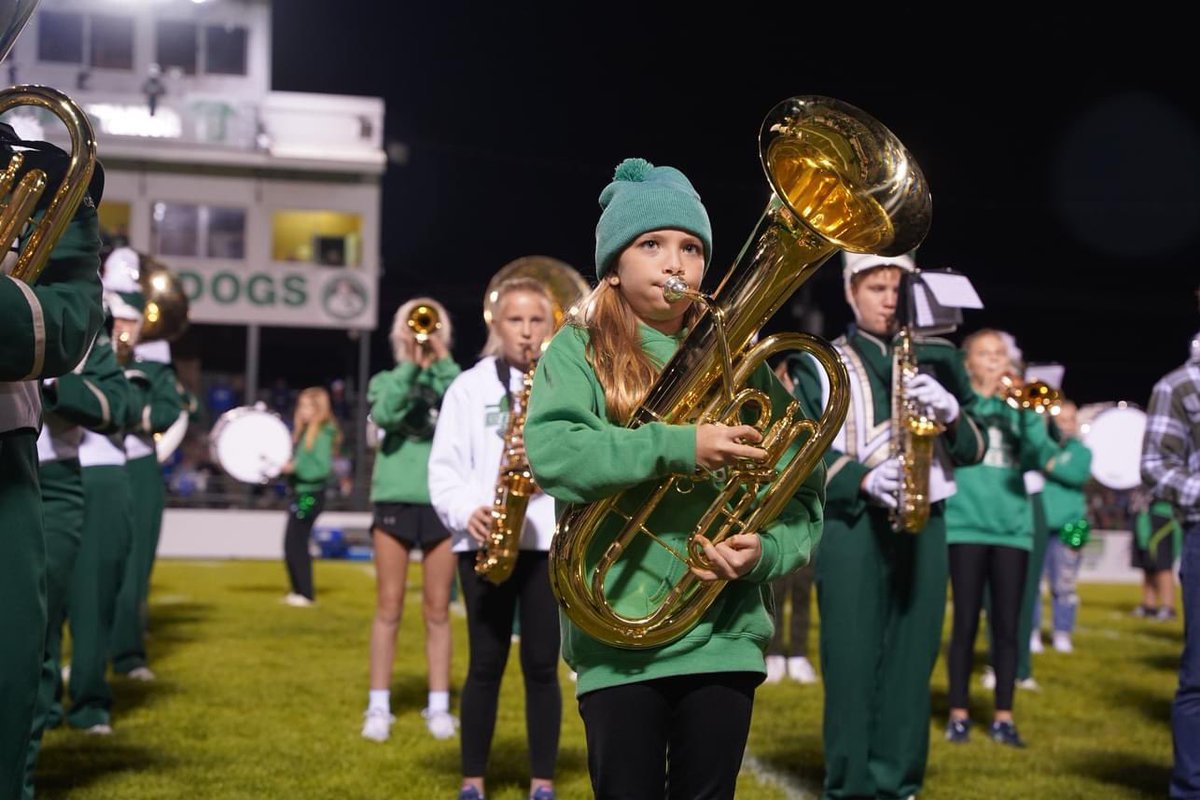 Friday night at Celina Stadium was filled with the energy from the fans! Everyone showed up in their green and cheered the Dog's to their 8th win in a row and capture the WBL Football Title! #BeABulldog #CelinaFootball #CelinaCommUNITY 🐾🎺👯📣🏈