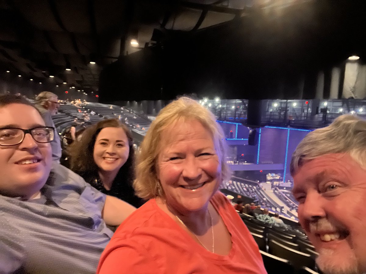 AVIDHarold's tweet photo. Kenny Loggins!!! #thevenuetv https://t.co/wboyBj4OAy