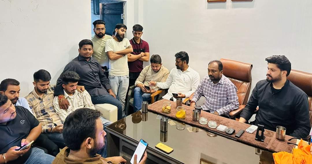ADV_RAHUL_PUHAL's tweet photo. Ludhiana youth congress orgnised  “Youth Jodo Booth Jodo”  programme at Ludhiana.

#YouthJodoBoothJodo

@Allavaru  @srinivasiyc @AjayChhikara9 @mohit_mohindra @IYC @ndtvindia 
@IYCPunjab https://t.co/dY8wky6c7r