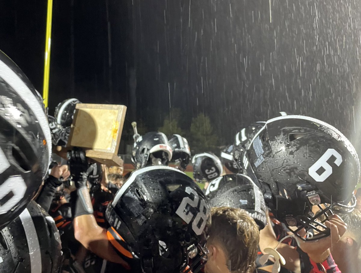 IN THE RAIN! IN THE SNOW!

IN THE SLEET! IN THE HEAT!

TIGERS 24 - Northridge 10

NLC champs! We finish the regular season 8-1 with our best record since 2001!

GO TIGERS!!!