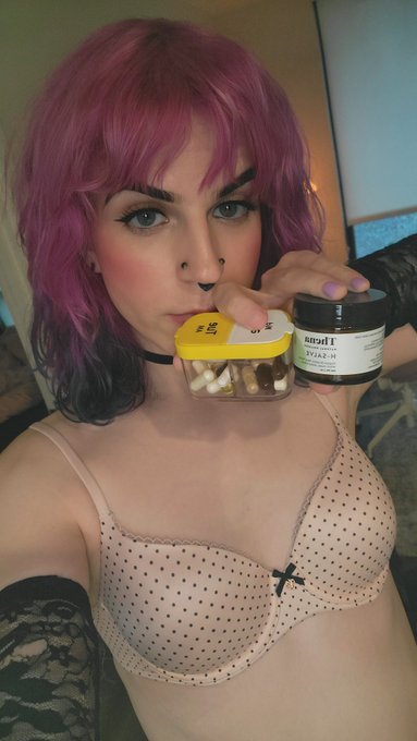 ive been a good girlie getting good sleep n taking my vitamins and applying witch hazel so my ass will