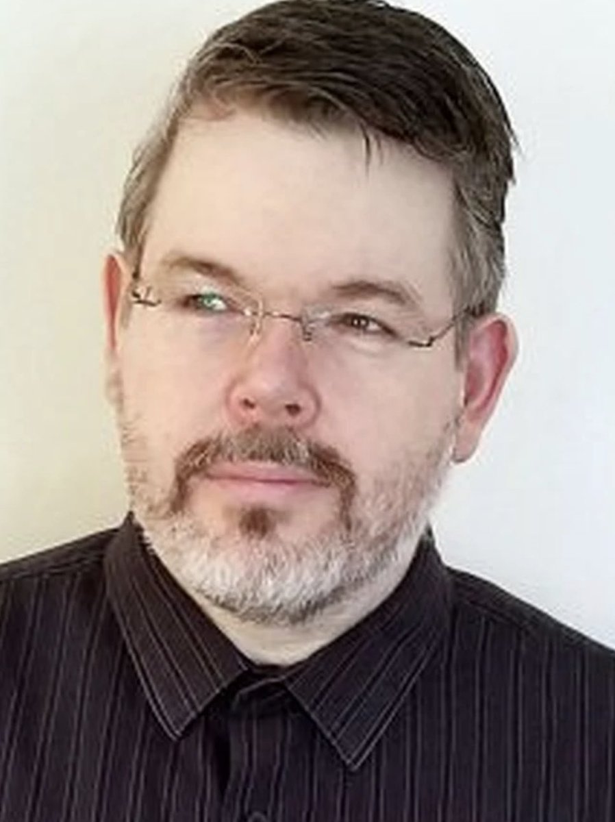 WAIT A MINUTEEEE... Matthew Lillard and PJ Heywood... THEY ALMOST LOOK THE SAME HELP