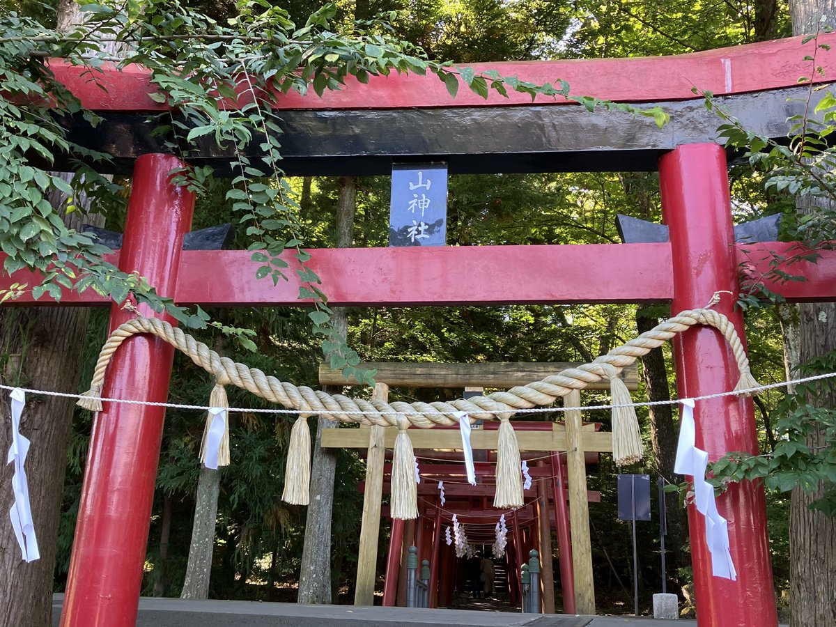 fuyxp8's tweet image. 山梨　日本三大金運神社⛩
新屋山⛰神社⛩🌼