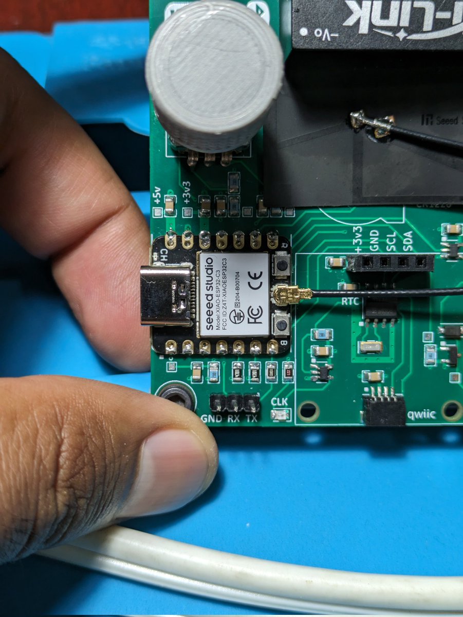 IObrizio's tweet image. Upgrade... XIAO  for a XIAO-ESP32C3, was difficult.
#seeeduino #esp32 #esp32c3