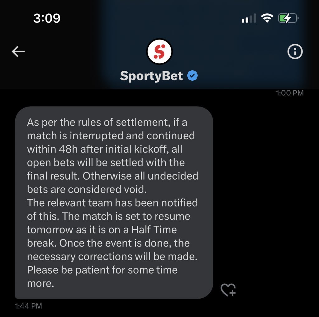 OfficialOzee's tweet photo. This company is very funny. See their reply yesterday and see their reply now? #Defrauding  customers always thinking everyone is ignorant 👎🏻 https://t.co/rPIlSuJPIP