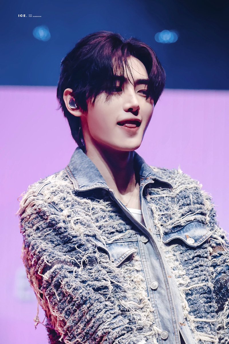 nihunspresso's tweet photo. come kiss me and bite meee https://t.co/k2N8VNO7th