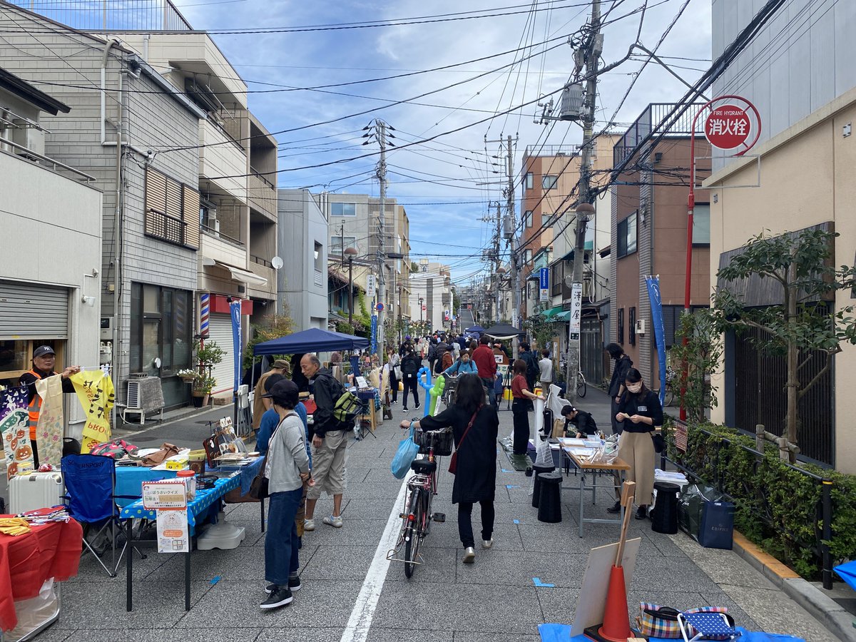 今日明日は下町まつりですね。今日は当店すぐそばの藍染大通りで「あいそめ市」が開催されています。個性豊かなお店が多数出店していますので、是非お立ち寄り下さい。