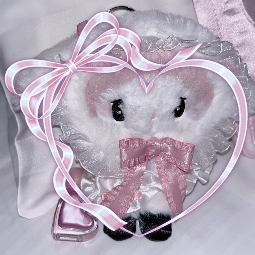 rosiechigo's tweet photo. ପ( ໊๑˃̶͈ ﻌ ˂̶͈) pink hk *ೃ♡ https://t.co/PC4q1kvtar