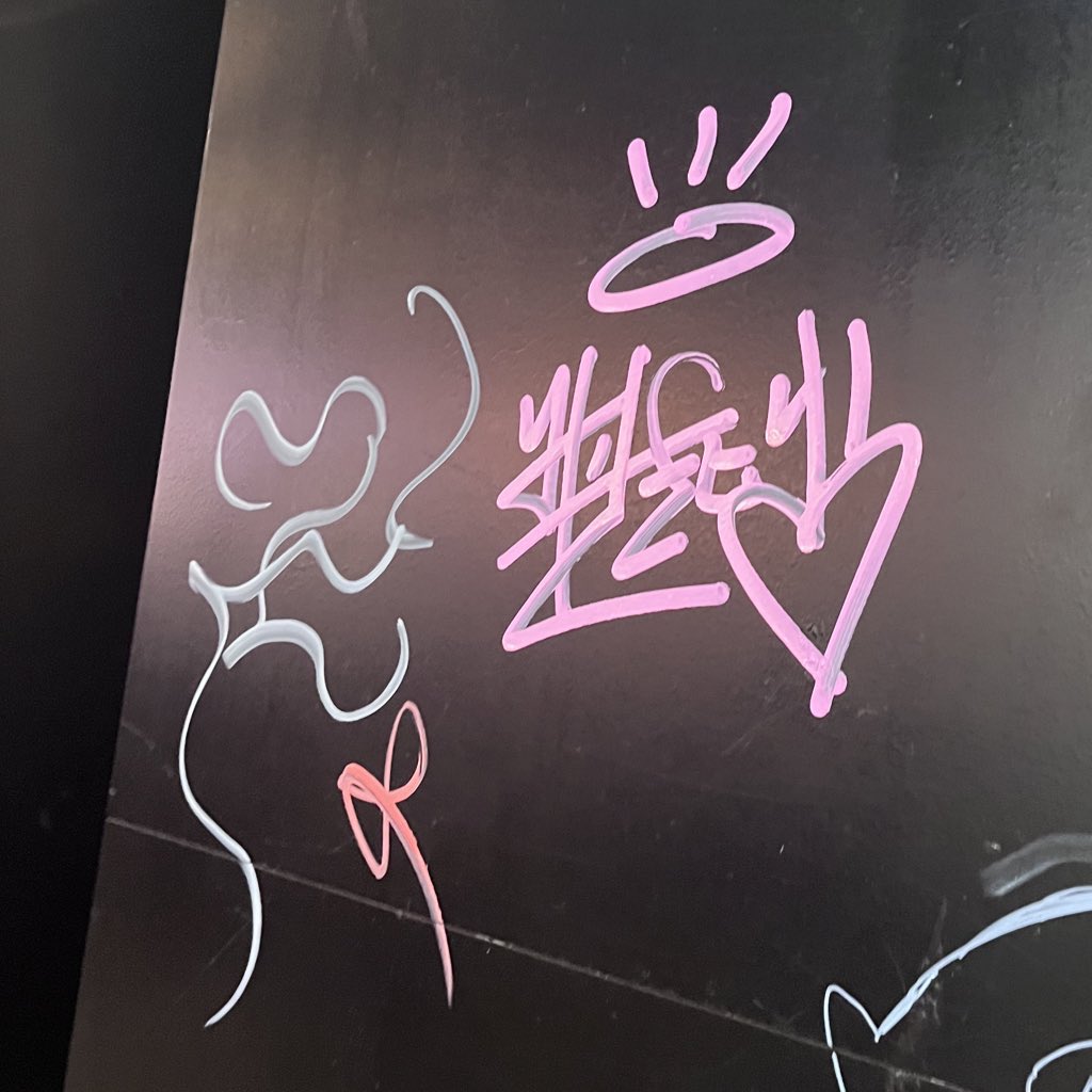 rosiechigo's tweet photo. ପ( ໊๑˃̶͈ ﻌ ˂̶͈) pink hk *ೃ♡ https://t.co/PC4q1kvtar
