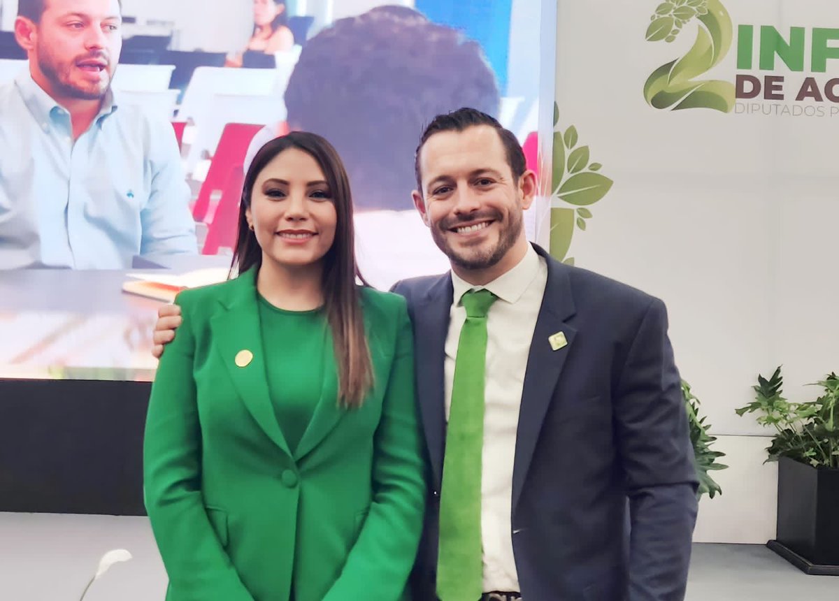 christiancruzmx's tweet photo. El grupo parlamentario del @partidoverdegto presentó su Segundo Informe de Actividades. Mi sincera felicitación al diputado @gerardofdzmx y a la diputada  @marthaortegamx.
 
Su trabajo ha sido fundamental para el desarrollo de su agenda dentro del Estado. 👏🏼👏🏼👏🏼 https://t.co/hP6yhdJ3bI