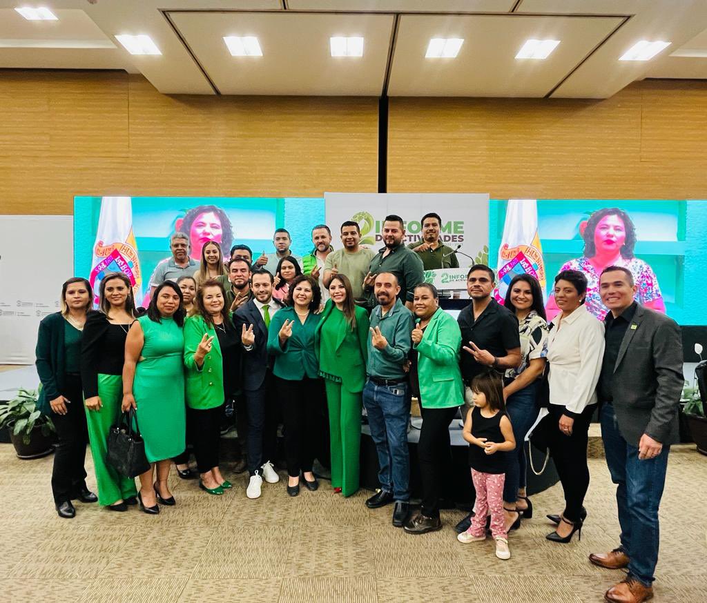 christiancruzmx's tweet photo. El grupo parlamentario del @partidoverdegto presentó su Segundo Informe de Actividades. Mi sincera felicitación al diputado @gerardofdzmx y a la diputada  @marthaortegamx.
 
Su trabajo ha sido fundamental para el desarrollo de su agenda dentro del Estado. 👏🏼👏🏼👏🏼 https://t.co/hP6yhdJ3bI