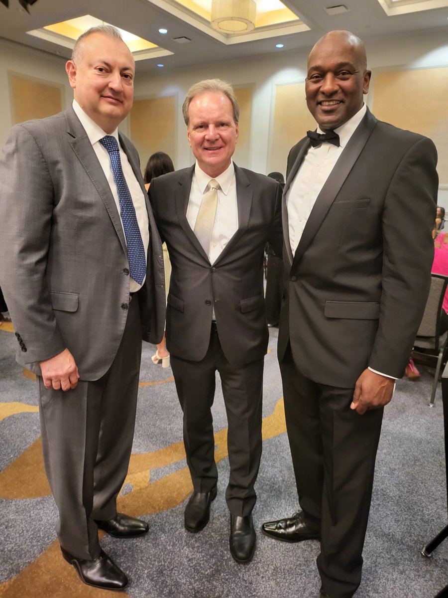 icampcarter's tweet photo. It was an incredible honor to meet @DaveCortese , @SJPDChief_Mata, Chief Averiett Chief Los Altos PD @SupCindyChavez at the San Jose NAACP gala. It was very inspiring to hear guest speaker @Rashad_Richey Thank you @SJPD for inviting me! https://t.co/FM9D5gVhFD
