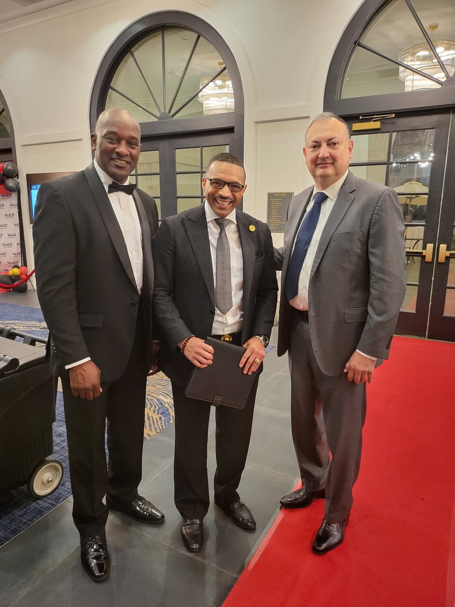 icampcarter's tweet photo. It was an incredible honor to meet @DaveCortese , @SJPDChief_Mata, Chief Averiett Chief Los Altos PD @SupCindyChavez at the San Jose NAACP gala. It was very inspiring to hear guest speaker @Rashad_Richey Thank you @SJPD for inviting me! https://t.co/FM9D5gVhFD