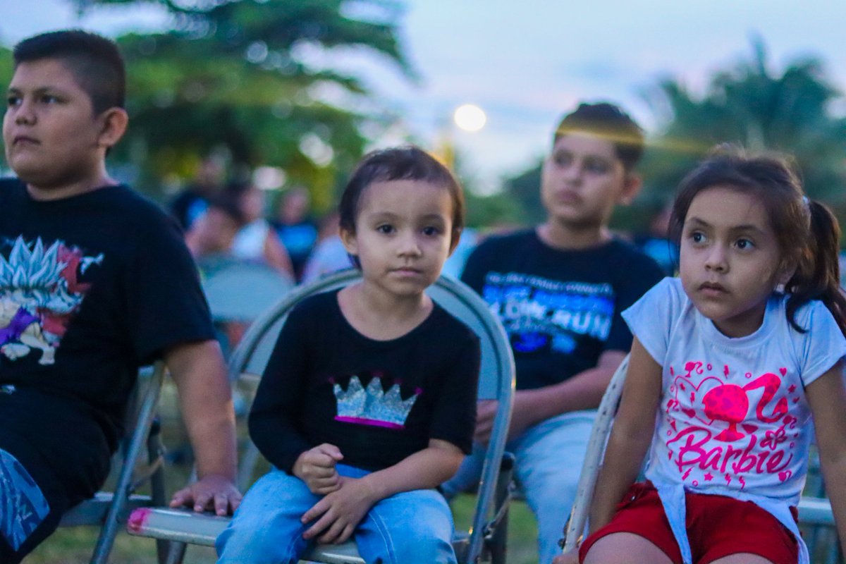 NIApopaSv's tweet photo. #CineFamiliar 

✅️ En la comunidad Moreno, los niños, niñas y sus padres participaron en dinámicas, rifas, quiebras de piñata, refrigerio y además disfrutaron de la película “El gato con botas, el último deseo” 🧸 🍿

@joseurbinasv @nuevasideas
@LaDepa_sv @XZablah https://t.co/atrxhC021N