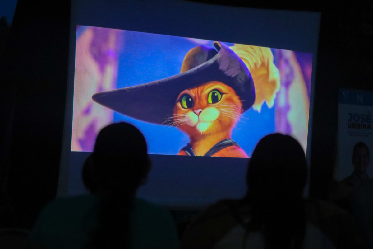 NIApopaSv's tweet photo. #CineFamiliar 

✅️ En la comunidad Moreno, los niños, niñas y sus padres participaron en dinámicas, rifas, quiebras de piñata, refrigerio y además disfrutaron de la película “El gato con botas, el último deseo” 🧸 🍿

@joseurbinasv @nuevasideas
@LaDepa_sv @XZablah https://t.co/atrxhC021N