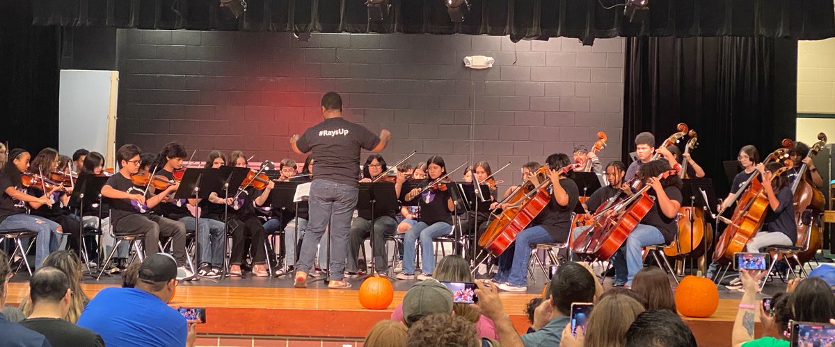 Inclusion at its best @NISDVale with performances in band, orchestra, choir, and dance!! #FallFestivale
#InclusionMatters #RaysUp #WearetheStingrays #TeamVale #InclusiveSchool