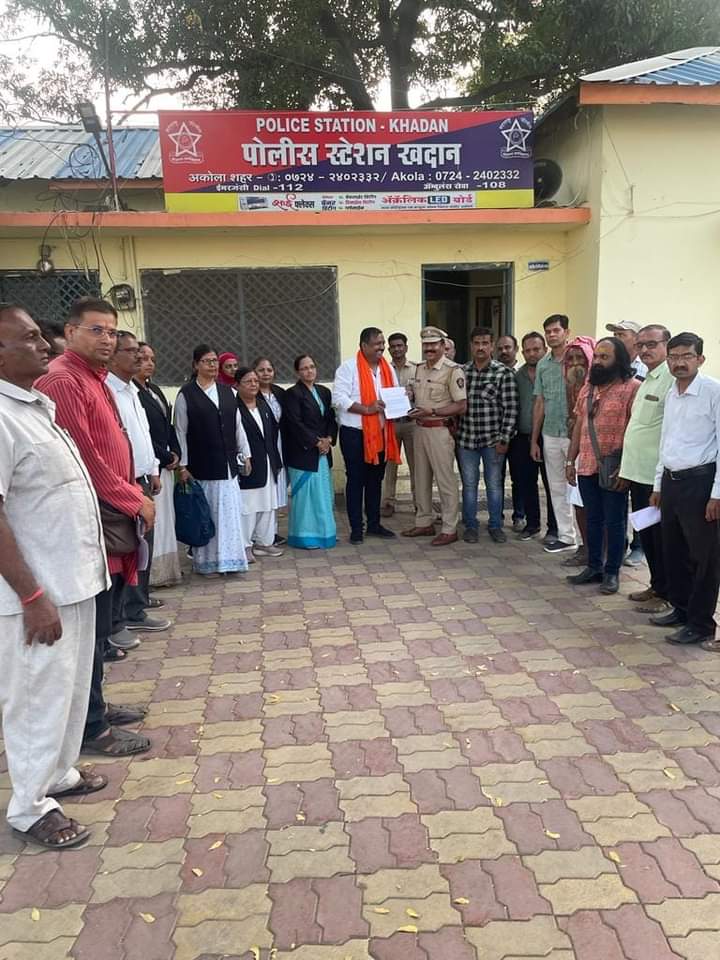 सनातन धर्माविषयी द्वेषपूर्ण वक्तव्याप्रकरणी अकोला पोलीस ठाण्यात तक्रार दाखल !_

उदयनिधी स्टॅलिन, निखिल वागळे, जितेंद्र आव्हाड यांच्यावर ‘हेट स्पीच’चा गुन्हा नोंदवा !
  अधिवक्ता  व  हिंदुत्ववादी संघटनांची मागणी. !✊✊⛳