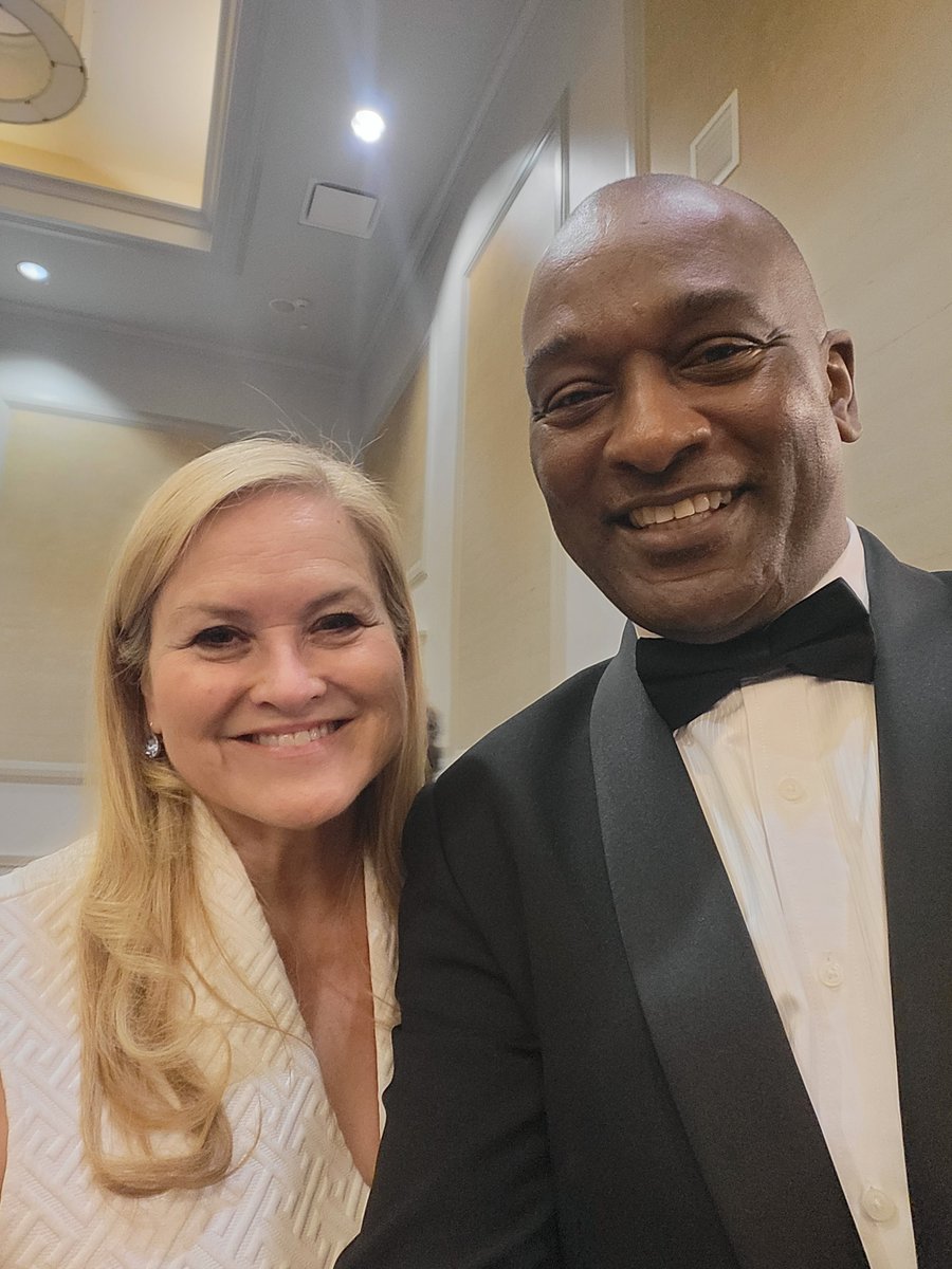 icampcarter's tweet photo. It was an incredible honor to meet @DaveCortese , @SJPDChief_Mata, Chief Averiett Chief Los Altos PD @SupCindyChavez at the San Jose NAACP gala. It was very inspiring to hear guest speaker @Rashad_Richey Thank you @SJPD for inviting me! https://t.co/FM9D5gVhFD