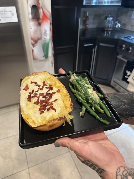 she cooked dinner 🥰🥰&hellip;.. for once https://t.co/wZA2oxU1Fd<a href="/tag/bemyvalentine"class="tags"><span>#bemyvalentine</span></a>