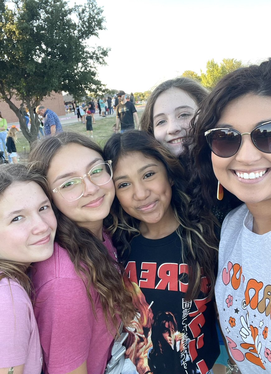 Ms_Terrazas's tweet photo. So many runs &amp; hugs at the Fall Festival from former students who are now in 6th &amp; 7th grade. This is part of my reason WHY.💗 https://t.co/VkoTaD6j6k