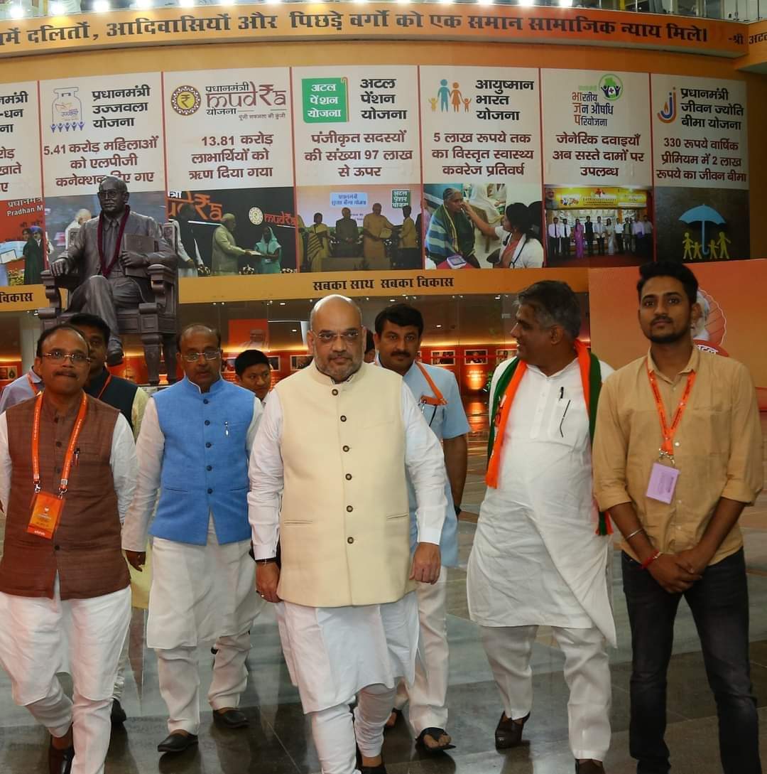 NitishPradhanJe's tweet photo. #जयनगर निवासी @BJYM  युवा नेता मेरे प्रिय मित्र भाई साहब श्री @rishikant1994  जी के अवतरण दिवस पर हार्दिक बधाई एवं शुभकामनाएं 
@OfficeofNitishP
@smritiirani  @ANJANIARYAN  
@rohit_chahal @SandeepDedhaBJP
#HBDRishiKantPrasad #BJPDelhi #BJYMDelhi #Rishikant #BJP #BJPOrg #RSS https://t.co/eoiLIq0rIT