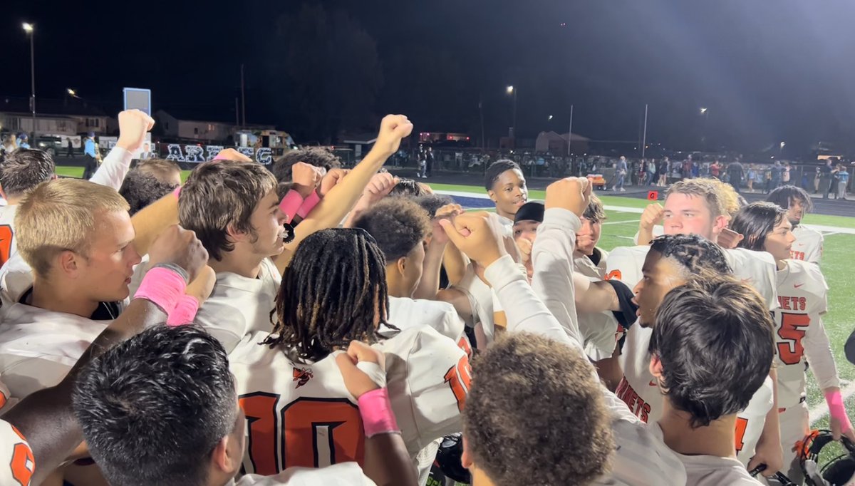What a fight to the last second! Way to finish off the regular season Hornets!

Final Score: 28-27 WIN