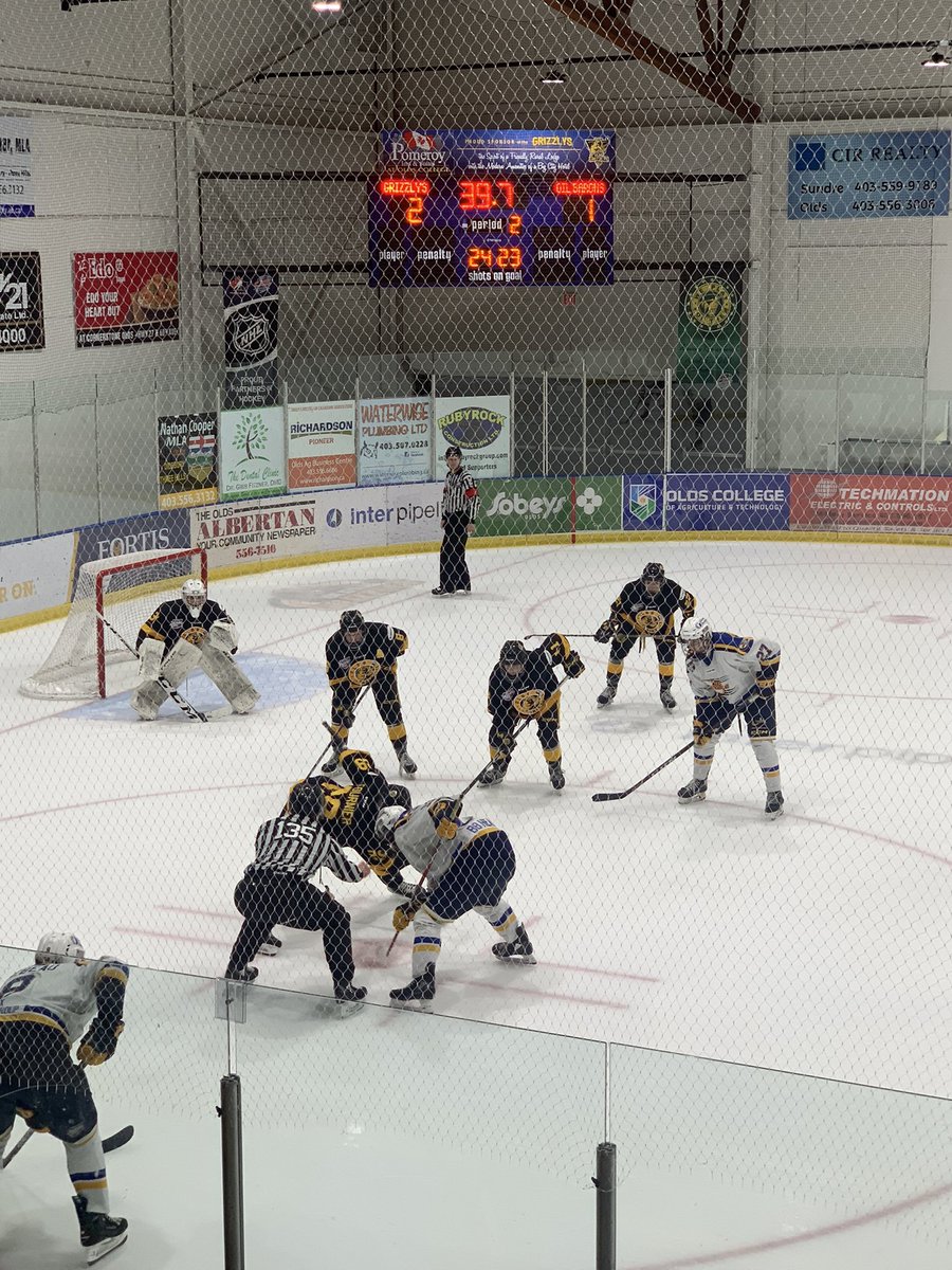 I’m in Olds, Alberta tonight watching the Oil Barons take on the Grizzlys,  Pretty good match up, 2-1 nearing the end of the 2nd!  #TheGoodOldHockeyGame